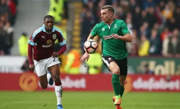 世体：德容与孔德已回国家队报到，其他巴萨球员周二陆续报到