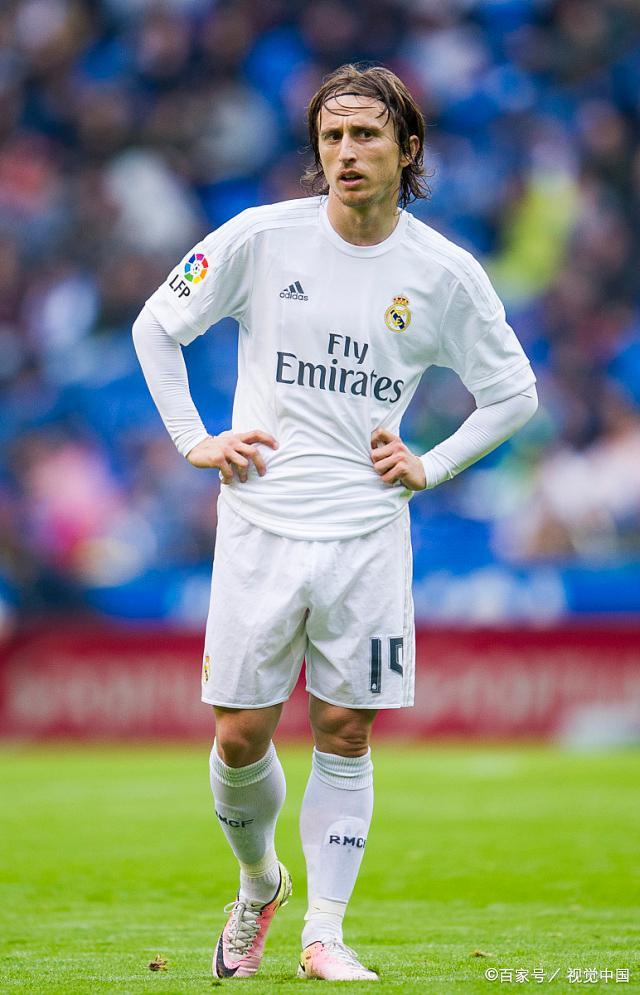 我就想不明白这个李磊有啥好的？每个主教练都选他，当年正当年的时候都让32的蒿俊闵人球分过撵不上，能代表国家队？